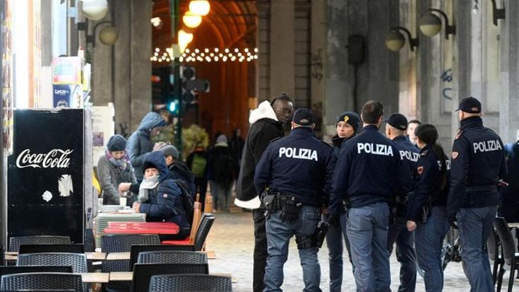 Aggressioni intorno a Termini, oggi vertice in prefettura: “Nuova stretta nell’area rossa”