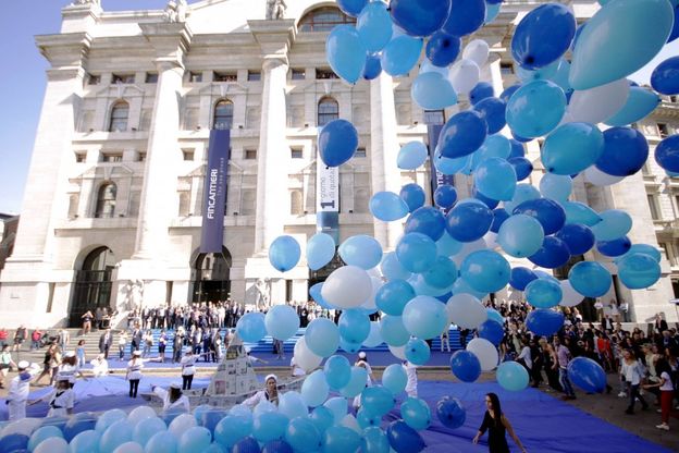 Piazza Affari, il flashmob per la quotazione di Fincantieri