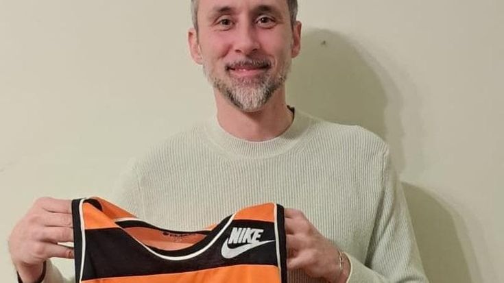Miti e canestri da collezione. Il basket si mette in mostra tra canotte, palloni e ricordi