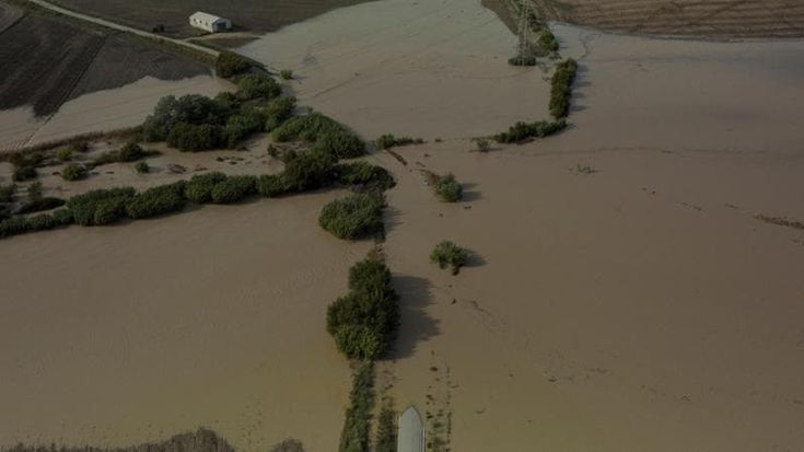 Alluvione in Spagna, il meteorologo: “Le vecchie regole sono saltate, non esistono più luoghi sicuri”