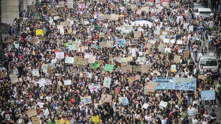 Cinque anni di scioperi per il clima, i Fridays for future di oggi: “Meno numerosi ma più forti”