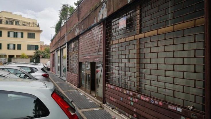 Negozi chiusi di giorno, hub clandestini di notte: la doppia vita di Torpignattara