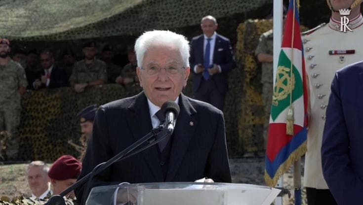 Mattarella: "Forze armate sono lo scudo della Repubblica e delle libere istituzioni"