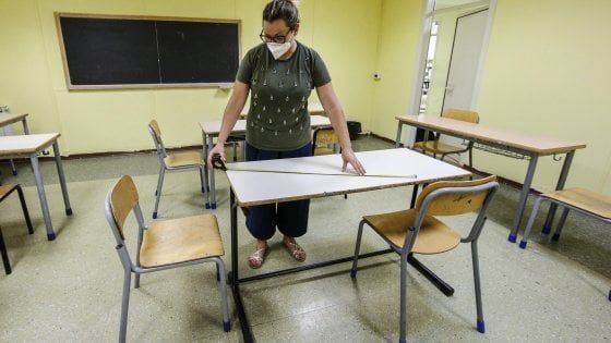 Mascherine, ecco il verbale: gli alunni seduti in classe potranno toglierle