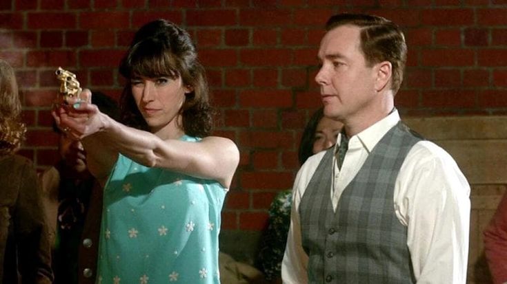 ‘I casi della giovane Miss Fisher’, su Rai 2 è l’ora del giallo australiano. Ma quegli anni 60 non funzionano