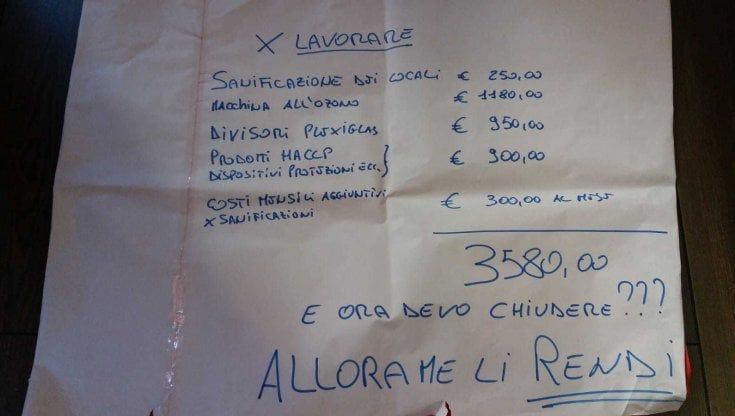 Livorno, il bar presenta il conto della sanificazione in un cartello: "Ecco quanto ho speso"