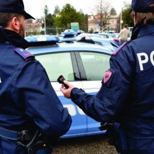 Foggia, violenza sessuale sulla figlia davanti alla nipotina di 7 anni: arrestato 48enne
