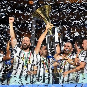 Serie A, i diritti tv valgono 13 miliardi: l'offerta congiunta dei fondi Cvc e Advent