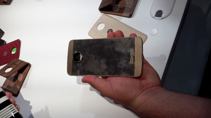 Moto Mods, gli smarthone Motorola che si trasformano