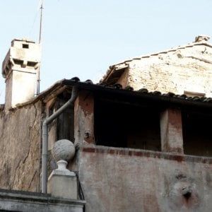 Roma, sgomberato il palazzo pericolante di via Panisperna