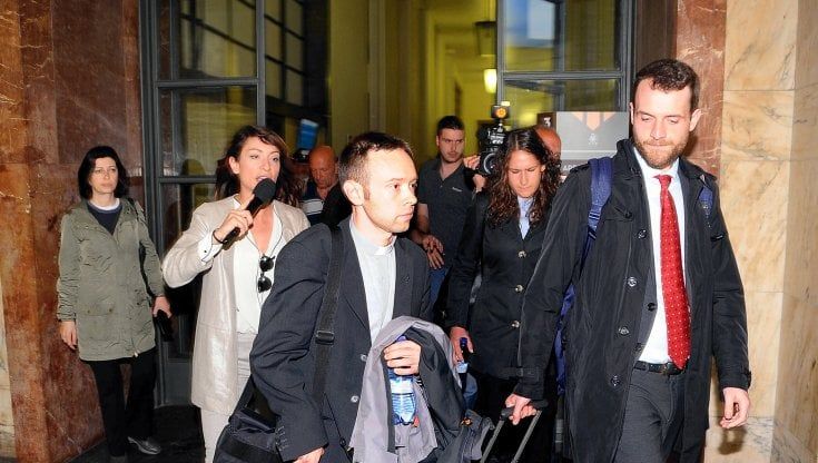 Pedofilia, ridotta in Appello la pena all'ex parroco di Rozzano, don Mauro Galli