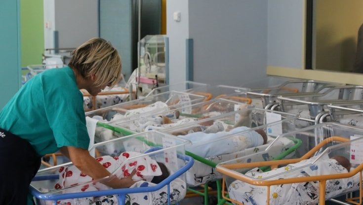 Doppio cognome ai figli, a Milano lo hanno scelto oltre 700 coppie nei primi quattro mesi