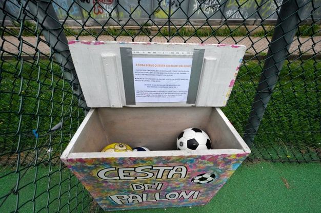 La cesta dei palloni al parco Ruffini: l'idea di due ragazzi del borgo