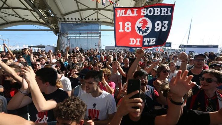Genoa, presentata la nuova maglia per il ritorno in serie A
