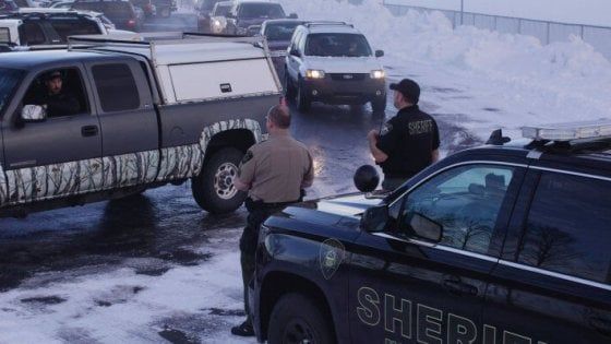Una città divisa dai cowboy 'patrioti'