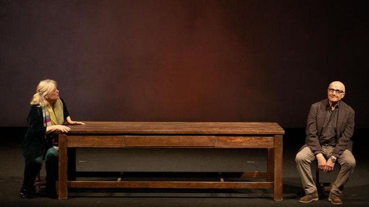 Hendel e Vasini, voglia di gioco per una coppia al terzo tempo. La recensione