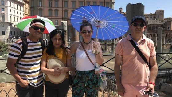 Le voci dei turisti a Roma,  "Tra sporcizia e caos è un viaggio a ostacoli nella meraviglia"