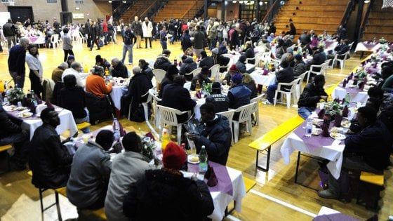 Bari, cene e pranzi di Natale per chi è in difficoltà: nell'Area 51 anche musica e tombolate