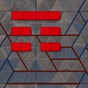 Vivendi approfitta dei saldi di Borsa e stringe la presa su Telecom