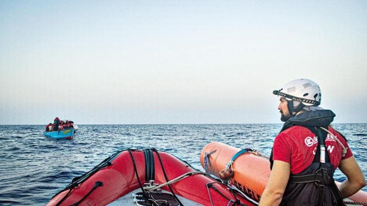 Migranti, strage continua sette morti al largo della Libia.Ondata di soccorsi in mare