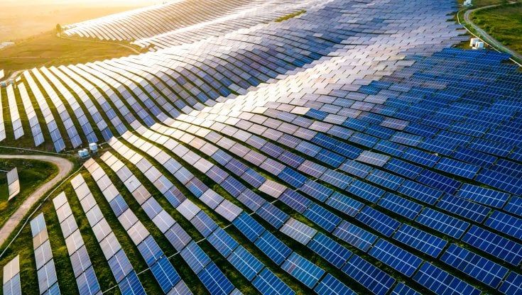 La decarbonizzazione del sistema energetico entro il 2050 potrebbe far risparmiare trilioni di dollari