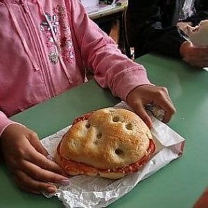 Dimezzato il popolo del panino da casa nelle scuole di Torino: effetto sentenza della Cassazione