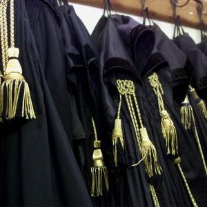 Single adotta figlio all'estero, il Tribunale di Bologna: "Adozione in piena regola, non pu&ograve; essere revocata"