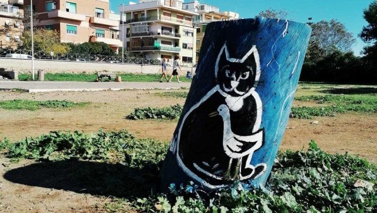 Ostia, i tronchi recisi raccontano le favole
