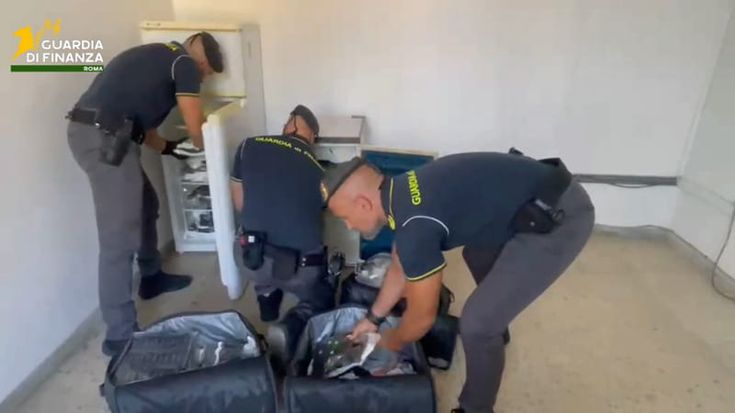 Sutri, maxi deposito di hashish nelle campagne: sequestrati 120 chili di droga