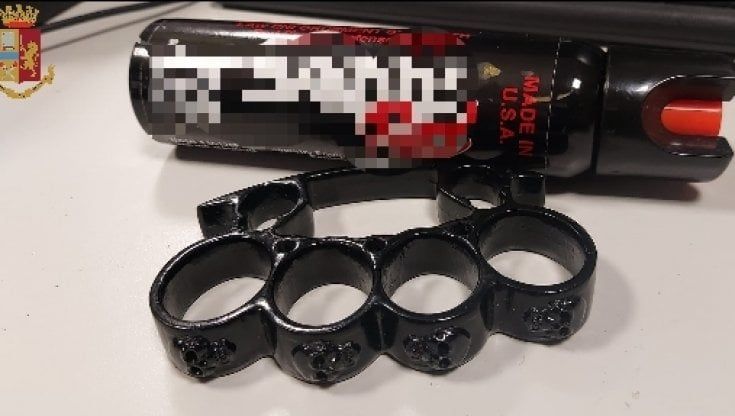 Tentato omicidio a San Salvario, aggredisce e ferisce due persone con sgabello e bastone: arrestato 37enne
