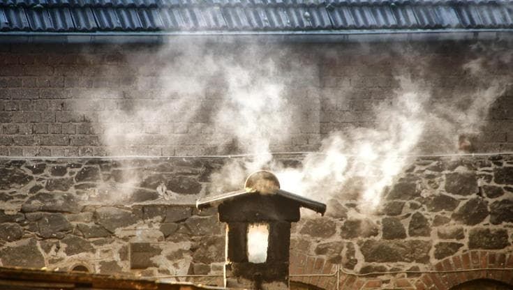 Riscaldamento, stop alle stufe: gli incentivi per sostituire la caldaia a gas