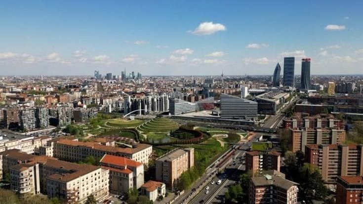 I duecentomila lavoratori schiavi che tengono in piedi Milano