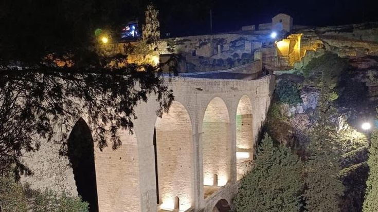 A Gravina il ponte Acquedotto torna al suo antico splendore. Decaro: “Ora non resta che convincere James Bond a tornare per un altro film”