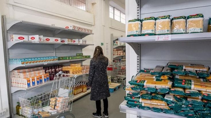 Caritas, la povertà è ereditaria: in Lombardia sei persone in difficoltà su dieci sono precari “di seconda generazione”