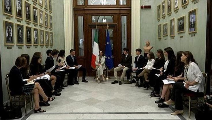 Boldrini agli studenti: "Le donne sono le più esposte alla violenza sul web"