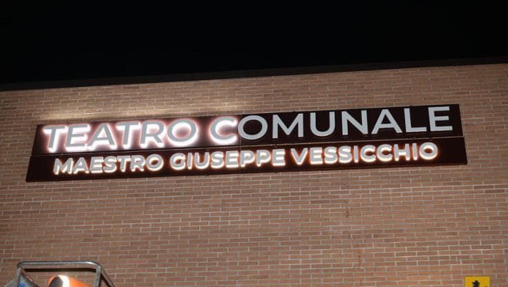 Cardito, intitolato al Maestro Peppe Vessicchio il nuovo teatro Comunale