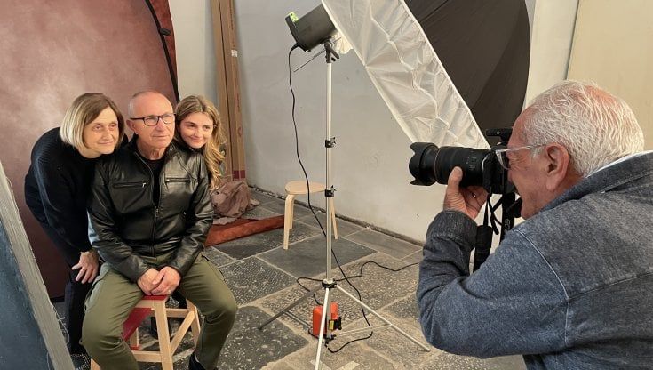 A Bellano, il paese sul lago di Como che si racconta fotografando i volti dei suoi 3.500 abitanti 