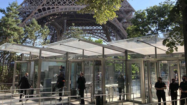 Casse vuote a Parigi: l’estate senza turisti costa 10 miliardi