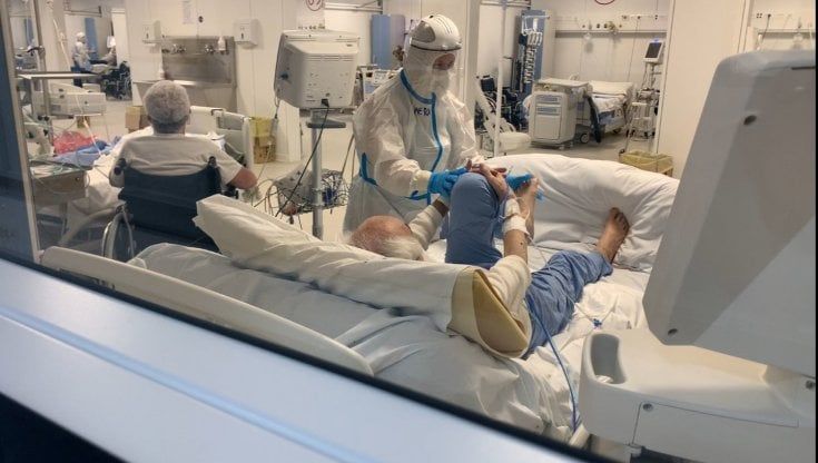 Covid, a Bari la riabilitazione dei malati è più veloce: "Inizia prima del tampone negativo"