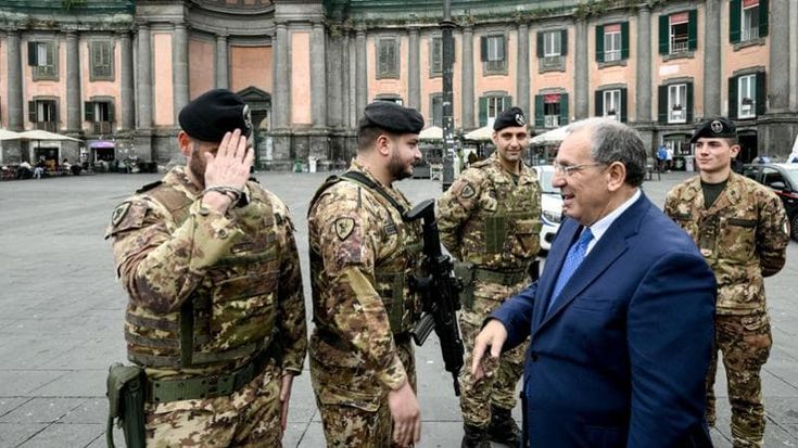 Piazza Dante, il prefetto: “Più controlli di notte”. E i commercianti sospendono la serrata