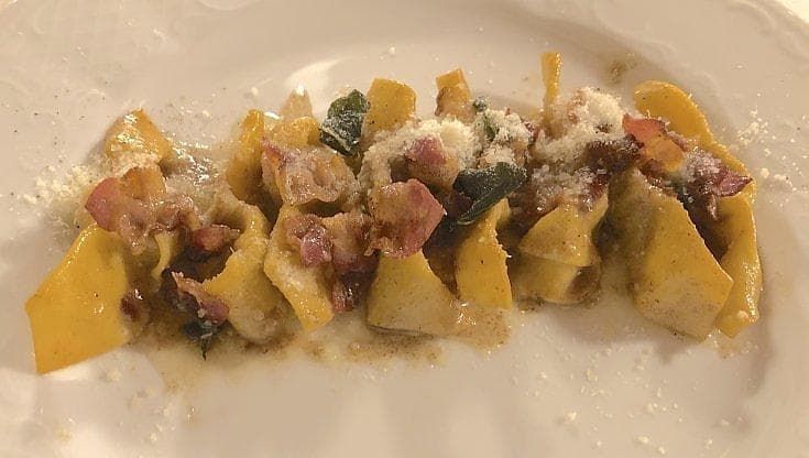 Giro d’Italia del Gusto: dal lago d’Iseo alle Dolomiti tra polente, bollicine e casoncelli
