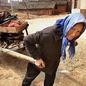 Diseguaglianze, la ricchezza aumenta nelle mani dell’1% della popolazione ma i poveri non diminuiscono