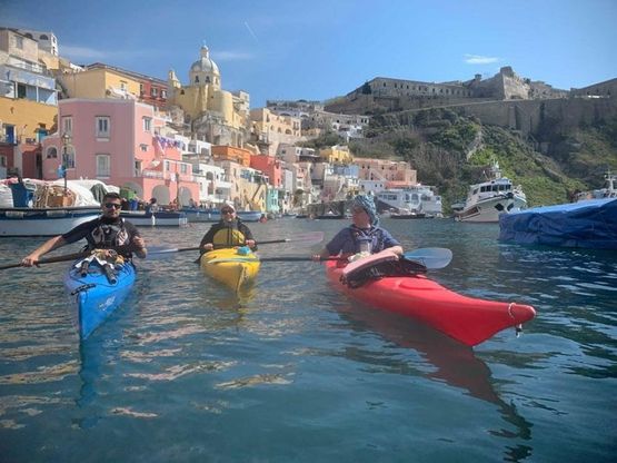  Procida, dal kayak al running: raccogliere plastica diventa uno sport