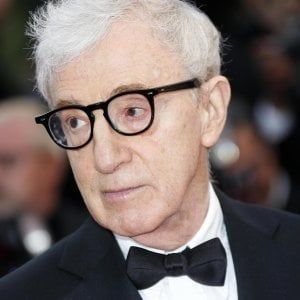 Woody attacca Amazon, Ronan difende Bezos: la saga dei Farrow e l'ultimo scandalo d'America