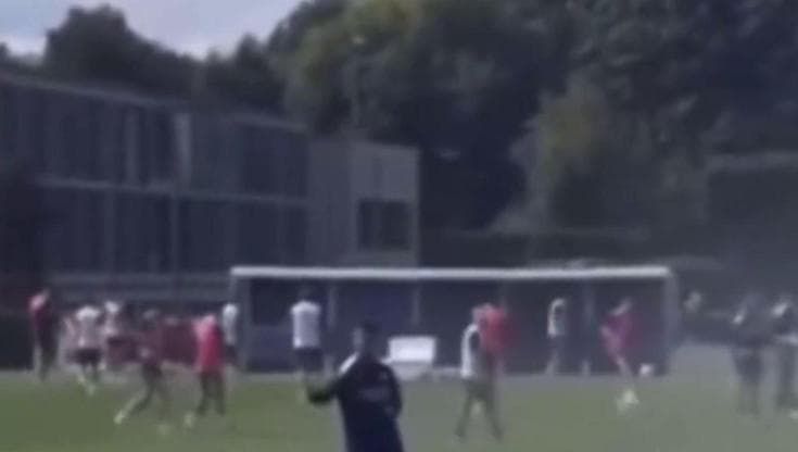 Inter, Chivu battibecco con i tifosi: "Rispetto o andatevene a Milanello"