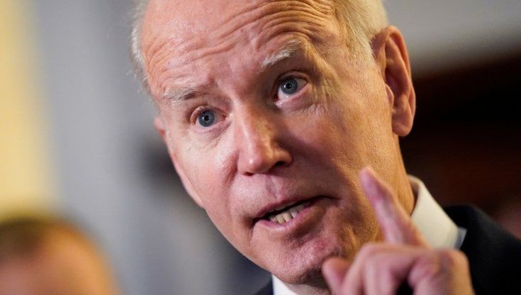 Dai microchip all'intelligenza artificiale: Biden pensa a un piano per bloccare gli investimenti tech Usa in Cina