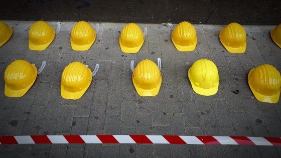 Sciopero e sit-in di protesta per la morte dell’operaio a Varese