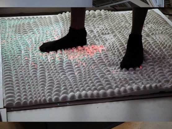 Il tappeto con i batteri ''buoni'' per pulire i piedi
