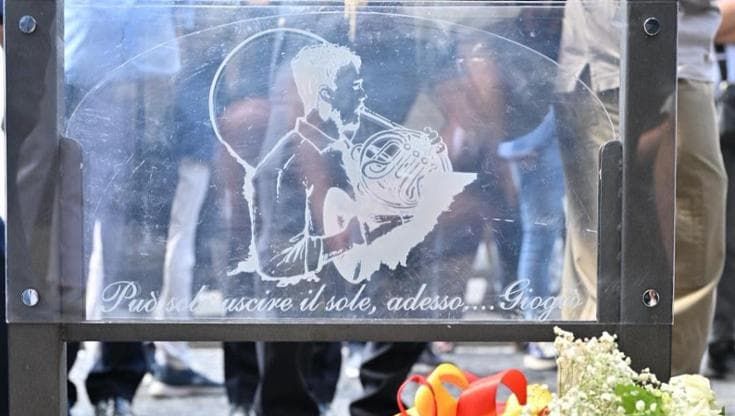 Napoli, accoltellato a 14 anni per il saluto a una ragazzina