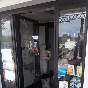 Roma, in fiamme il ristorante Peppino a Mare a Ostia